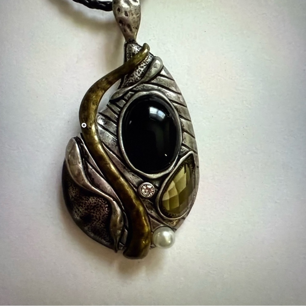 Elegant Silver gold and Black Pendant Necklace